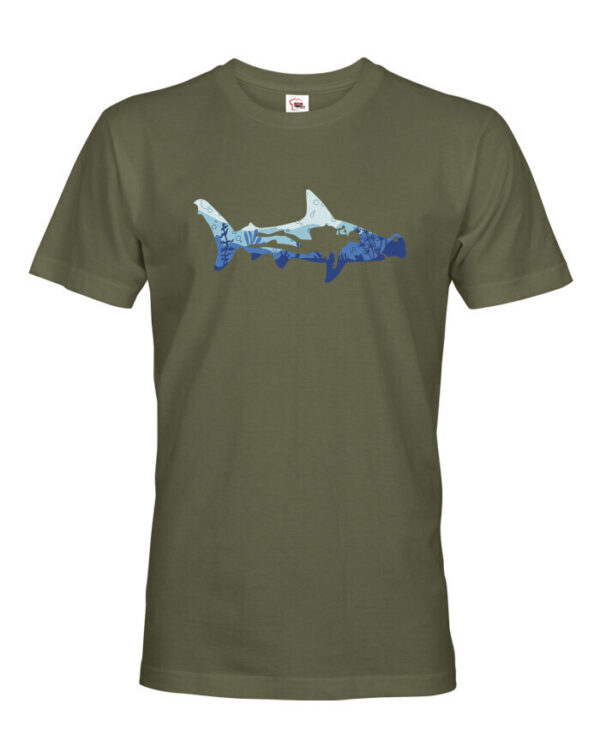 Originální pánské tričko s potiskem potápěče a žraloka